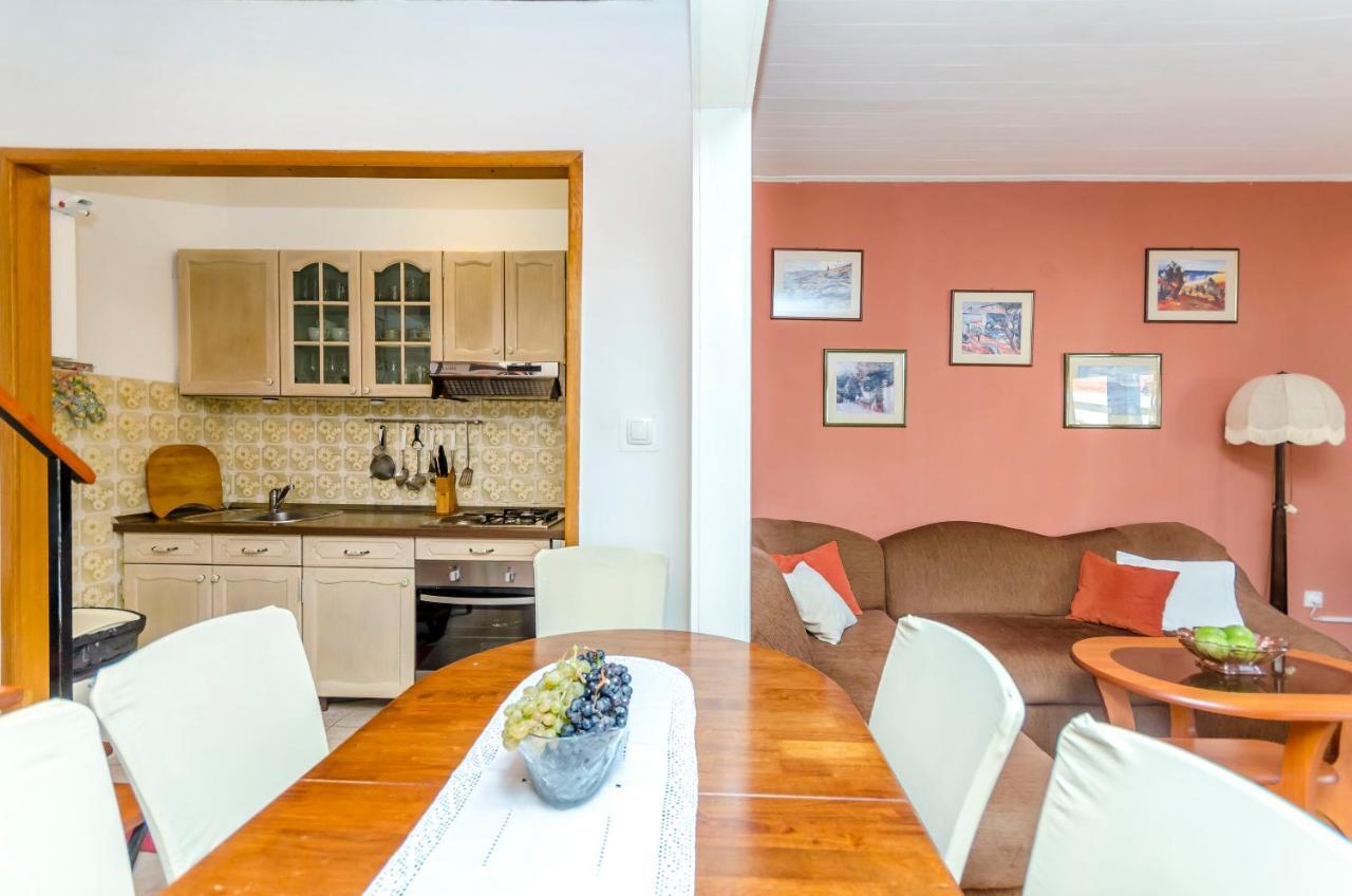 Apartment Buksa โตรกีร์ ภายนอก รูปภาพ