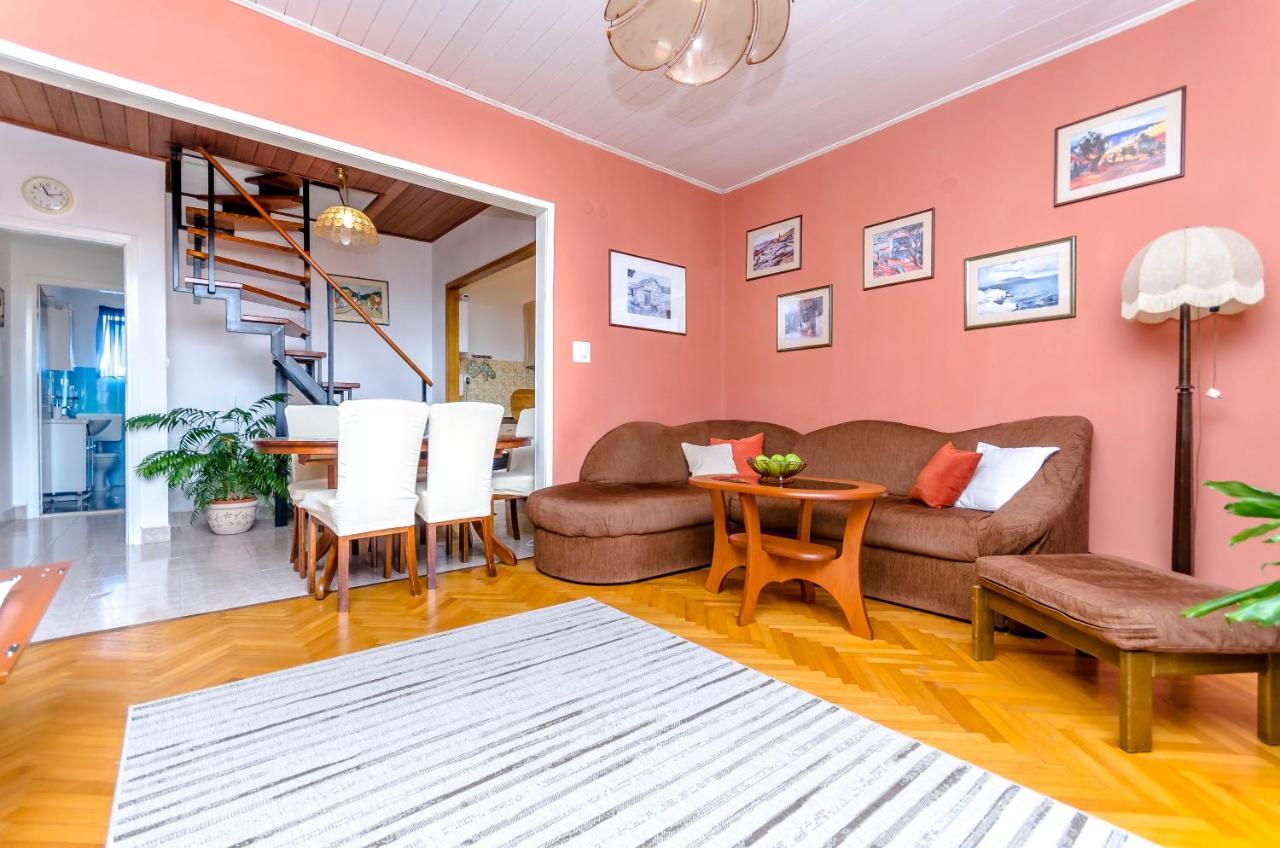 Apartment Buksa โตรกีร์ ภายนอก รูปภาพ