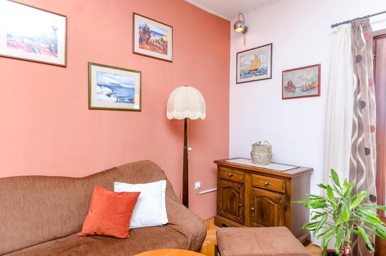 Apartment Buksa โตรกีร์ ภายนอก รูปภาพ